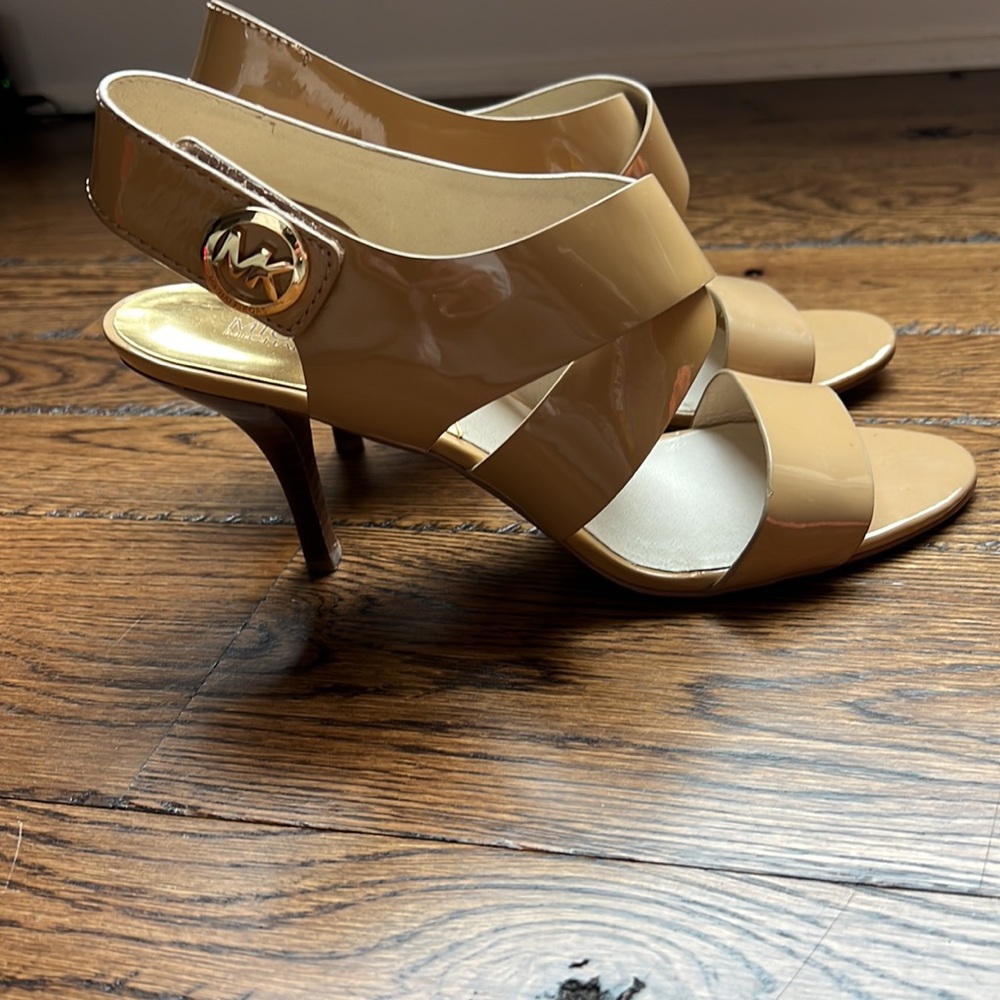 MICHAEL Michael Kors nude sandals with Velcro strap. Size 8.5. Good condition. - Picture 2 of 5